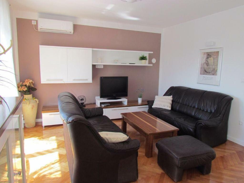 Apartment Lenka เซนญ์ ภายนอก รูปภาพ